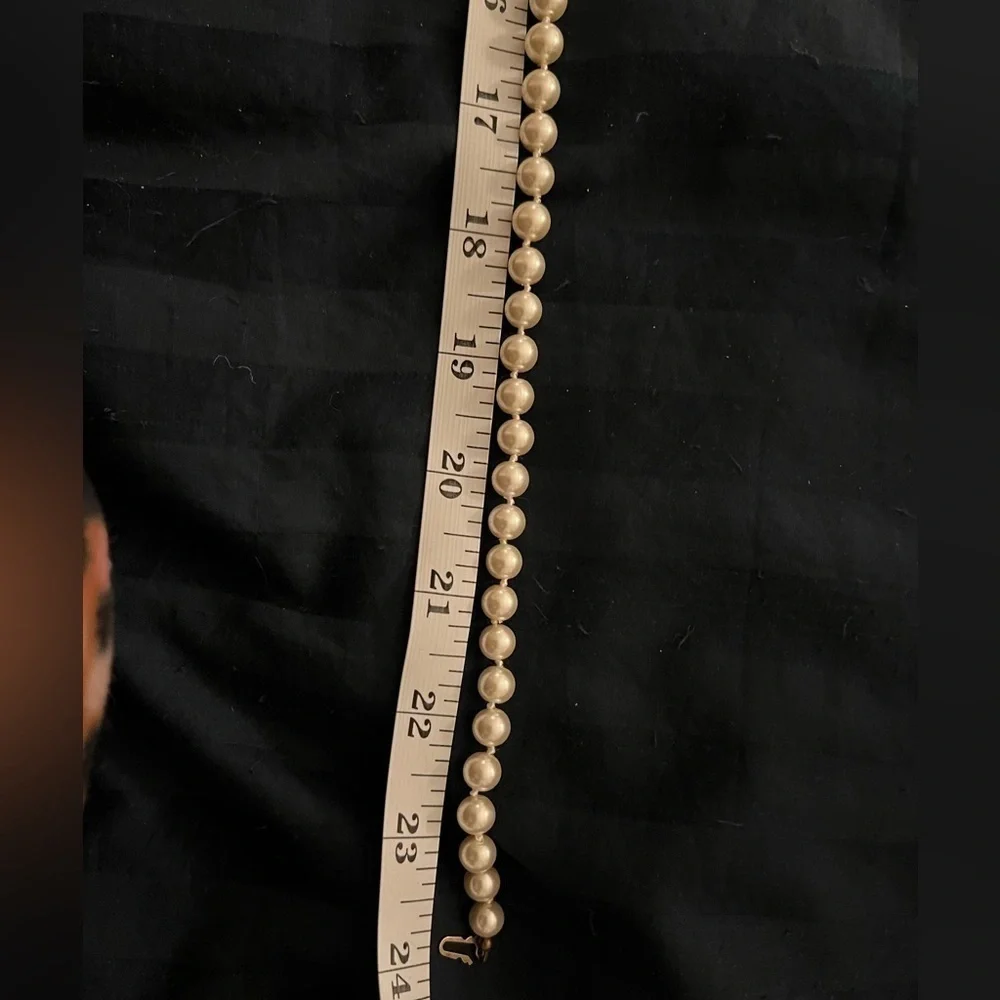 Pearls (faux), 24”, individually knotted - Picture 5 of 11